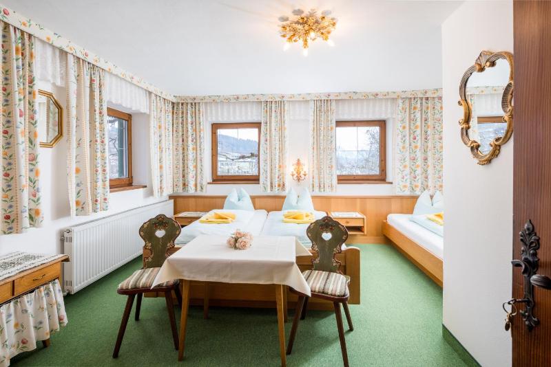 Triple Room image 3