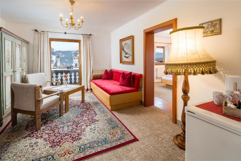 2 Bedroom and 2 Bathroom Suite with Balcony image 3