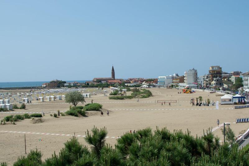 Double Room with Sea View image 3