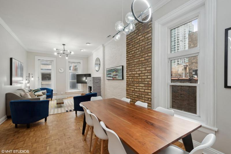 Brilliant Downtown Chicago 3-Bedroom Condominium - image 6