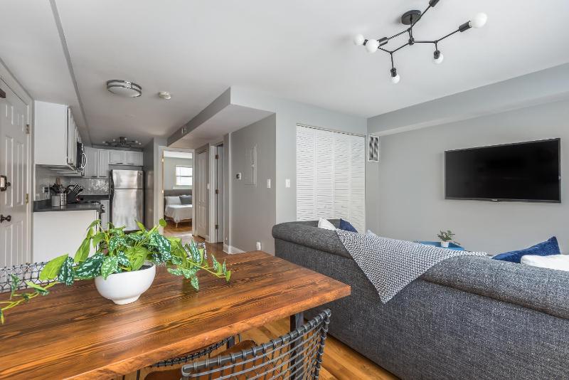 The Bright Retreat in Andersonville - image 16