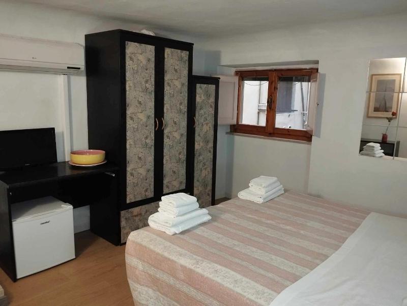 Economy Double Room image 1