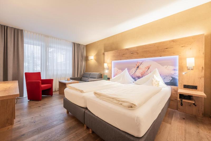 Double Room with Balcony image 1