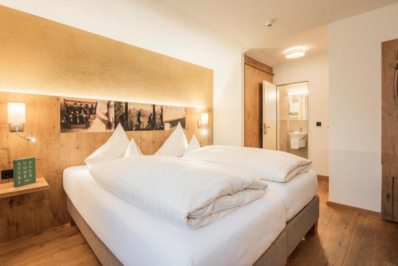 Standard Double Room image 1