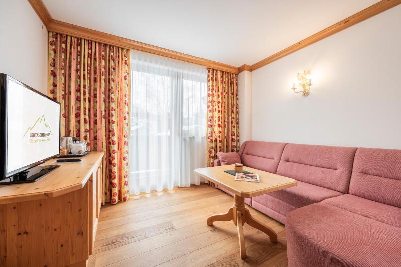 Suite with Balcony image 3