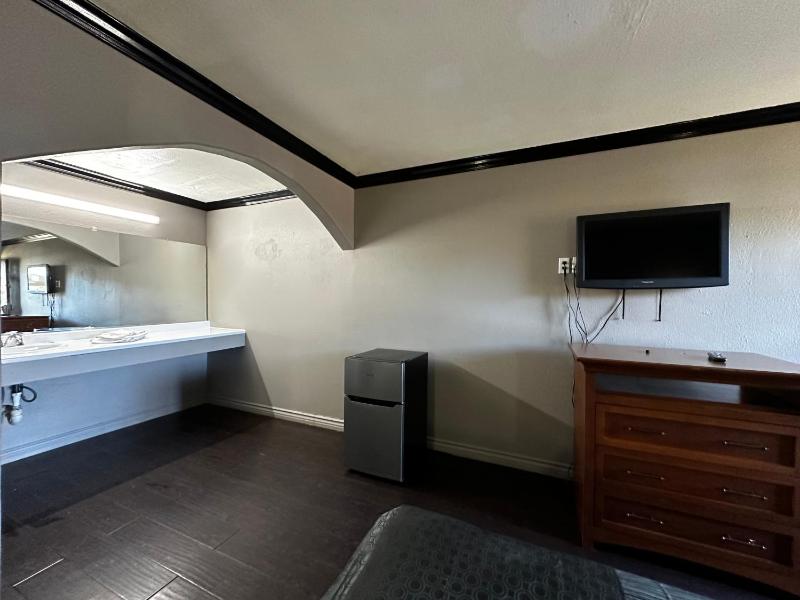 King Room - Non Smoking  image 4