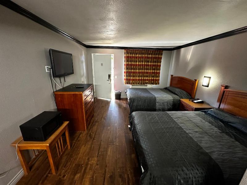 Double Room - Non-Smoking  image 3