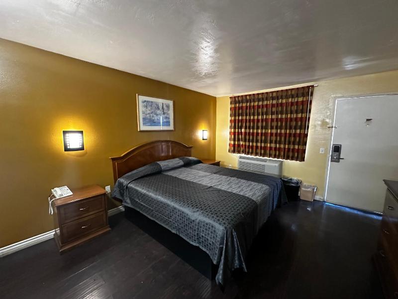 King Kitchenette image 4