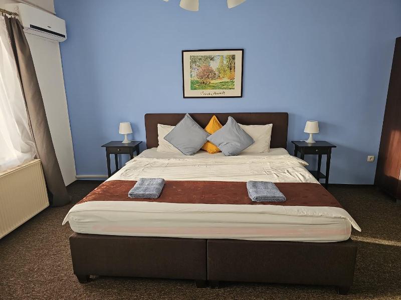 Superior King Room image 3