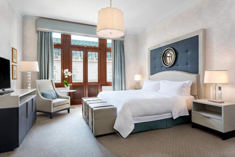 Executive, Guest room, 1 King image 1