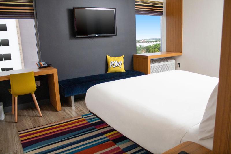 King Guest Room image 3