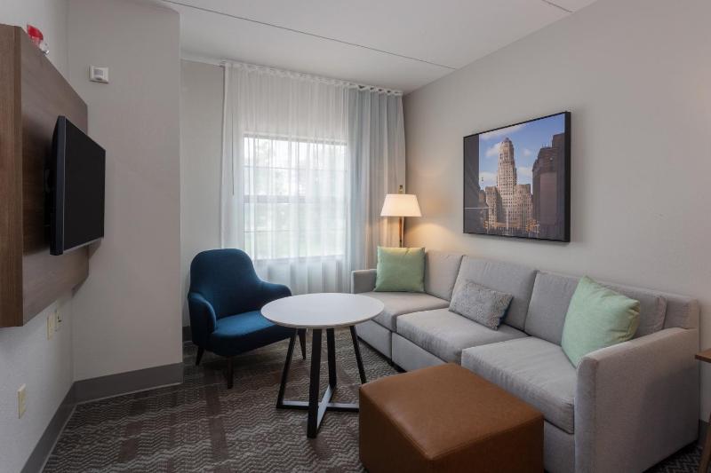 One-Bedroom Suite image 3