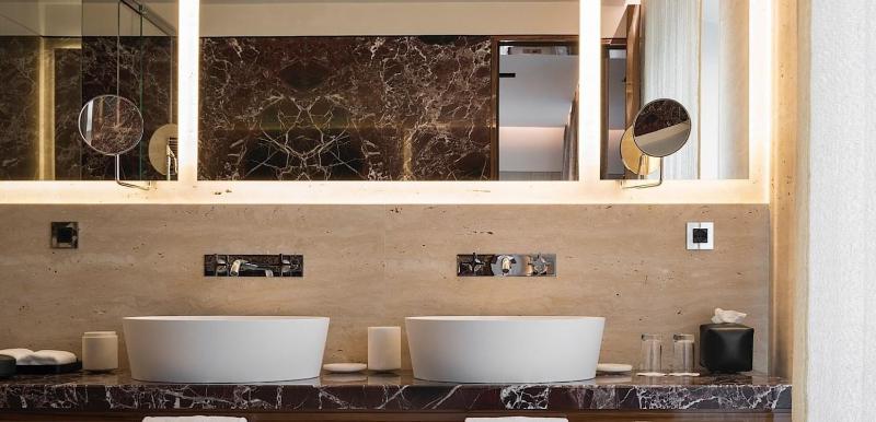 Deluxe Suite 4 image 2