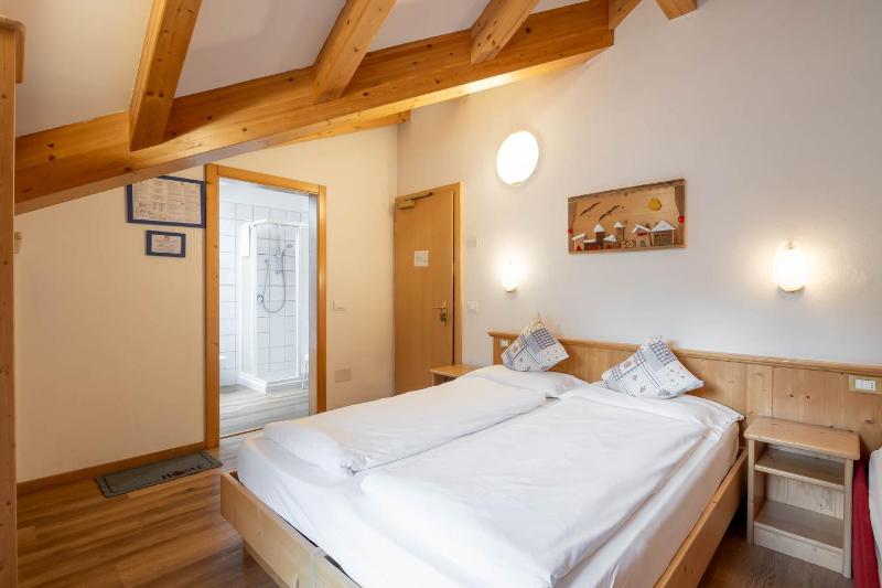 Triple Room with Mountain View image 4