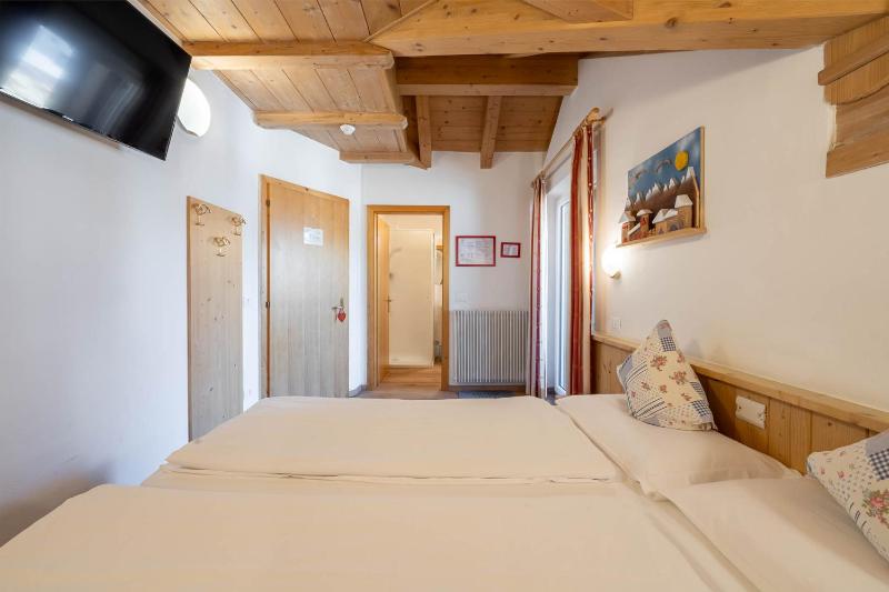 Double or Twin Room with Mountain View image 1