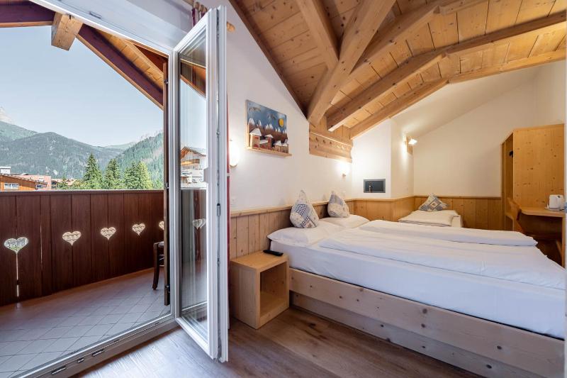 Double or Twin Room with Mountain View image 4