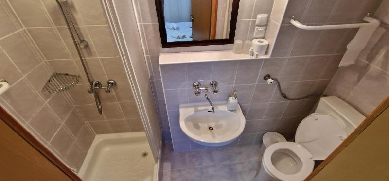 Economy Double Room image 2