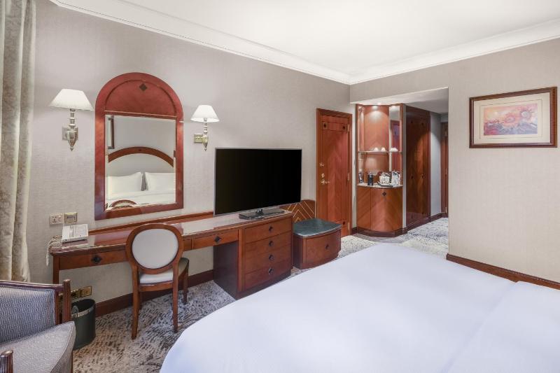 Deluxe King Room with City View