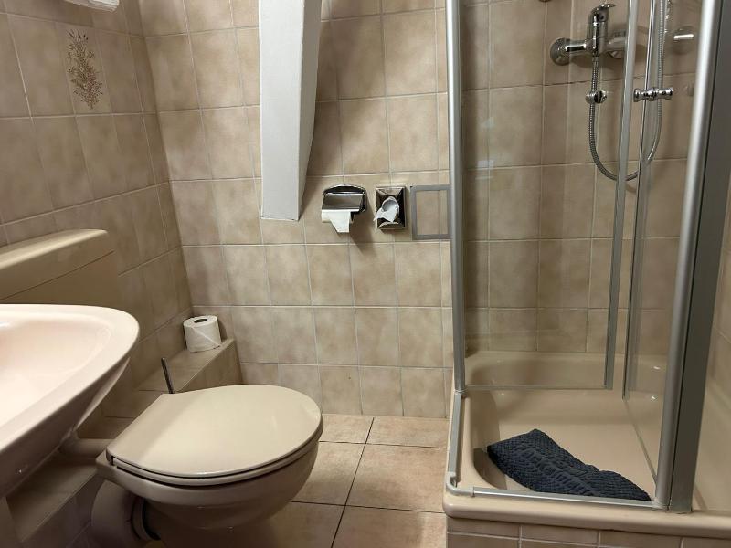 Small Single Room image 4