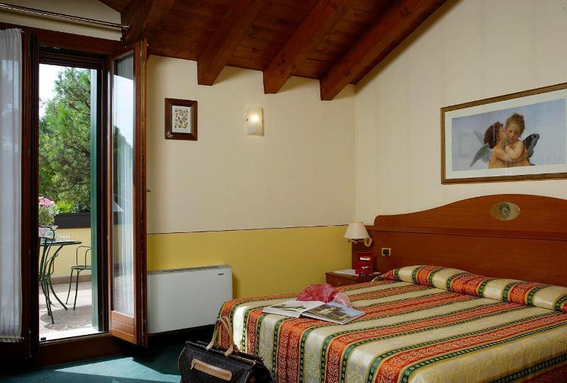 Quadruple Room image 3