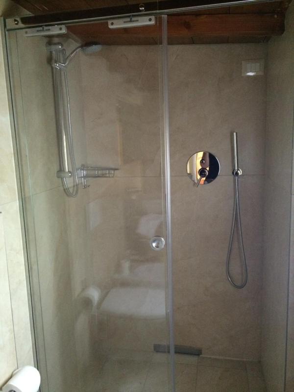 Comfort Triple Room with Shower image 4