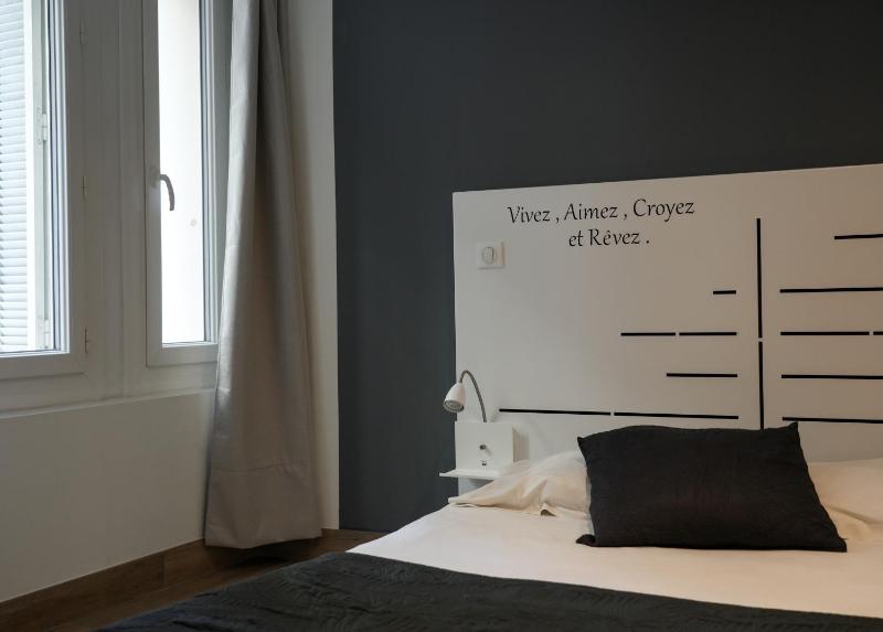 Standard Double Room image 4