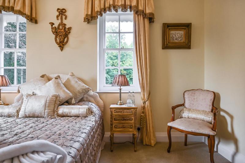 Superior King Room image 1