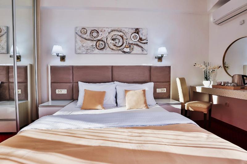 Double Room with Sea View image 3