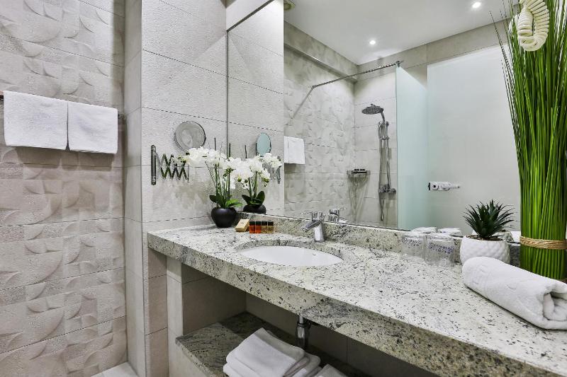Standard Double or Twin Room image 2
