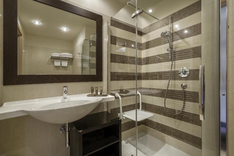 Economy Double or Twin Room image 3