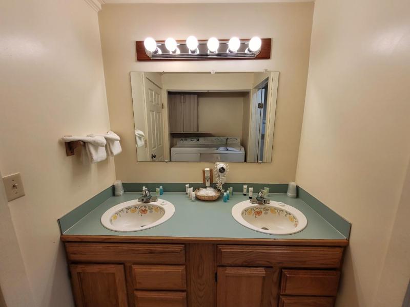  Skyline Suite (NO Pets, NO Breakfast, Full Kitchen) image 2
