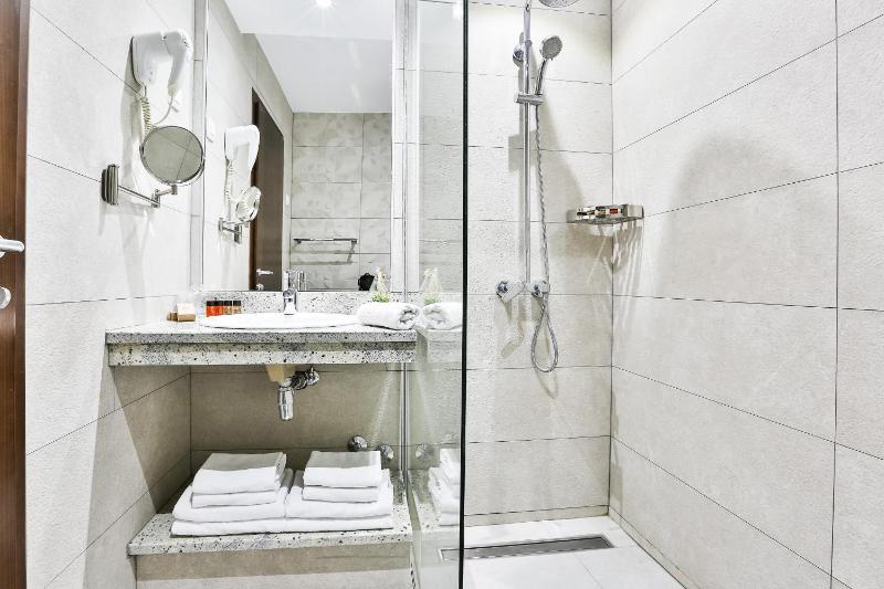 One-Bedroom Apartment image 4