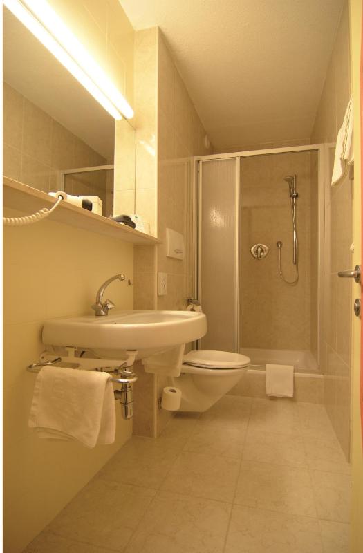 Economy Double Room image 2