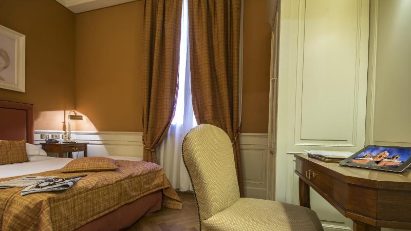 Economy Double Room image 4