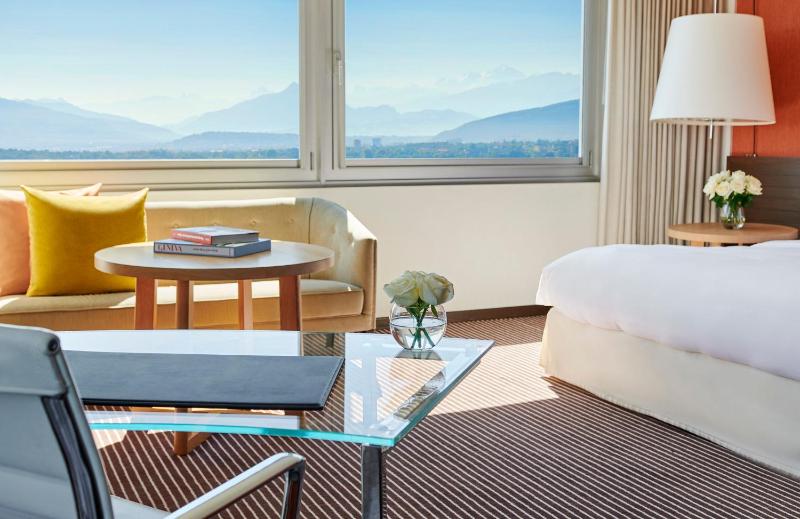 Junior Suite with Lake View image 4