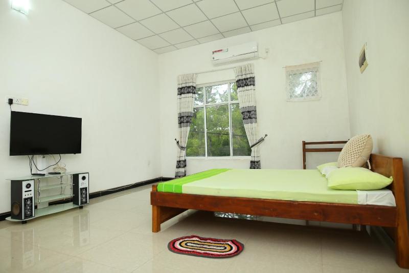 Sujee's Guest House with Two Bed Rooms - image 33