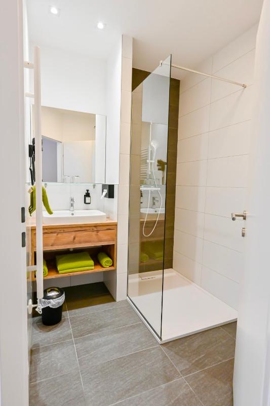 Deluxe Double Room image 2