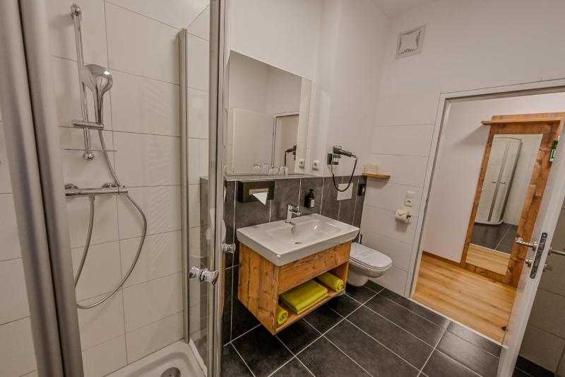 Deluxe Double Room image 3