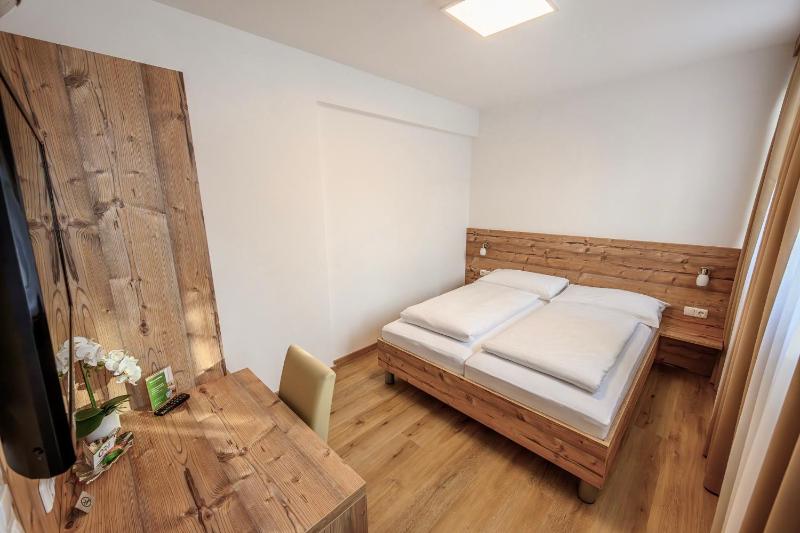 Deluxe Double Room image 1