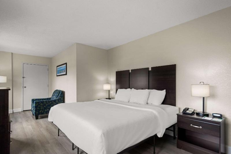 Quality Inn Sarasota I-75 - image 33