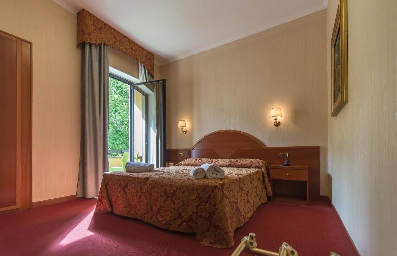 Double or Twin Room with Balcony image 3