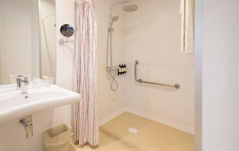 Twin Room - Disability Access image 4