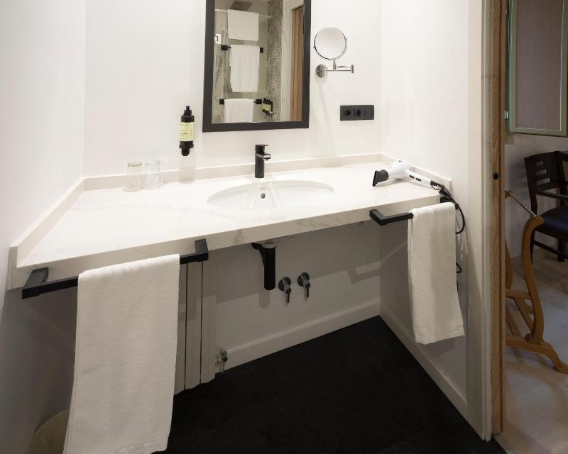 Superior Double Room image 3