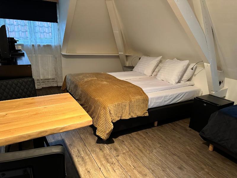 Deluxe Triple Room image 3