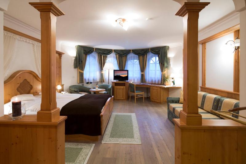 Quadruple Room image 4