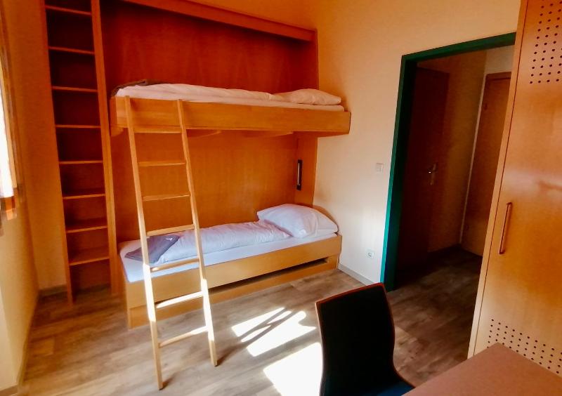 Twin Room image 2