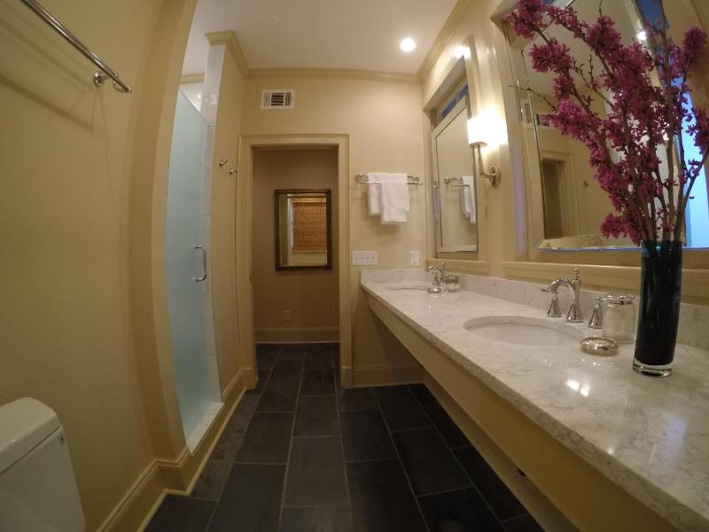 Queen Room - Captain's Room image 2