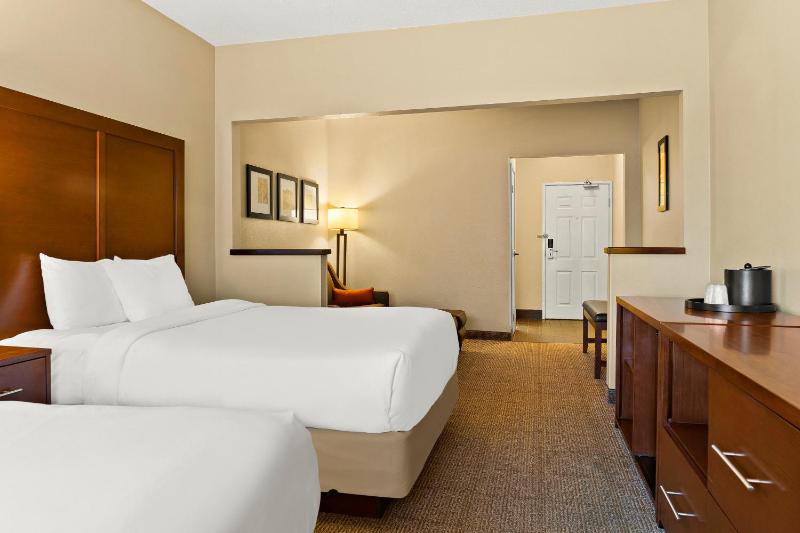 Queen Suite - Non-Smoking image 3