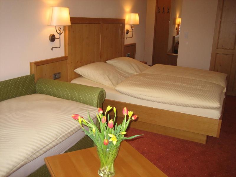 Triple Room with Bathroom image 3