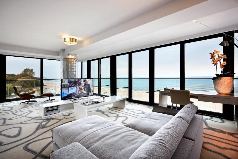 Presidential Apartment with Sea View image 1